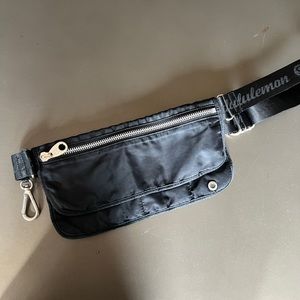 Lululemon dog walker fanny pack